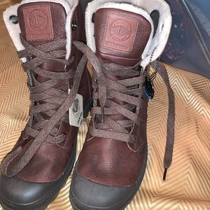 New w/o box  Palladium boot